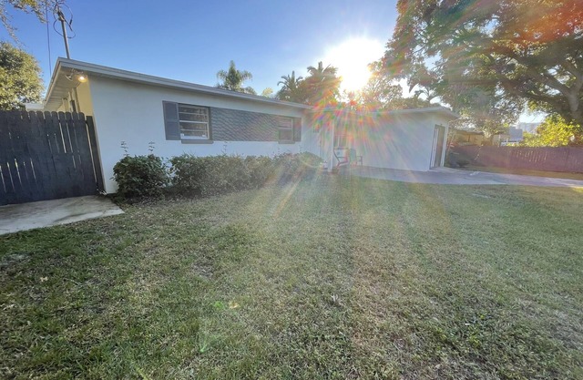 New in 2021 relaxing 3BR/2.5BA+office+bonus room+sunroom 1900sqft