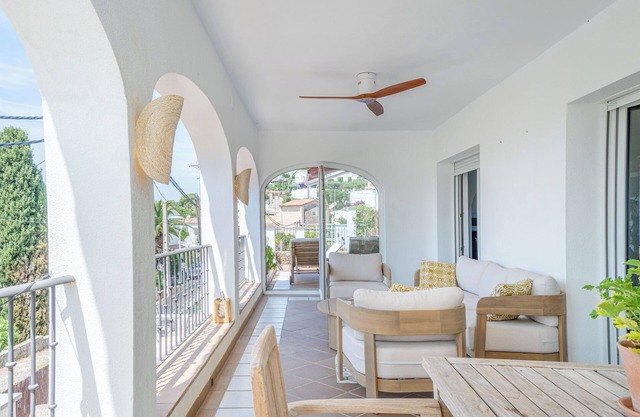New! Incredible sea view, near Cadaques, swimming pool, sleeps 8/10