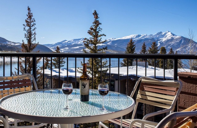 NEW! Incredible views. Lake. Pool & hot tubs.