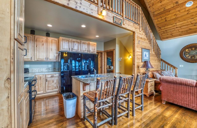 New Lakefront - Pool-Beach-Resort Amenities-Walleye FIshiing