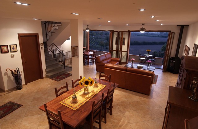 New Large House in Tuscany Countryside, Beautiful Hilltop View, Perfect Location