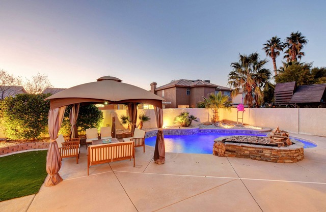 NEW! LAS VEGAS ESTATE-POOL-BUILT IN BBQ/GAME ROOM/AMAZING LOCATION