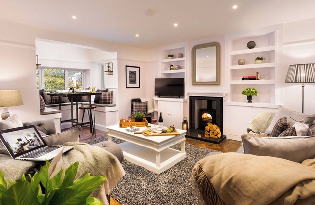 NEW - Lexington House - 5 Star - Stylish Barn Conversion