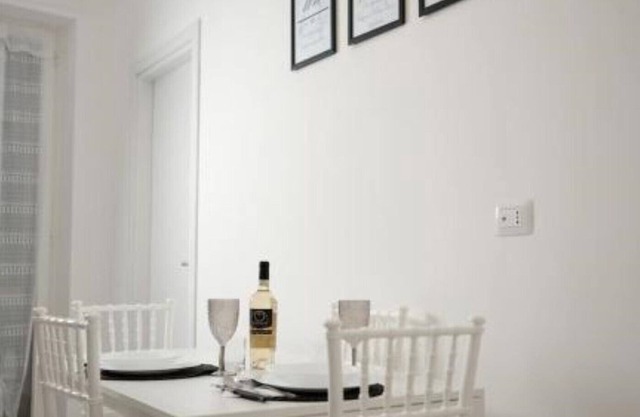 New Life 8.15 Holiday Home Black