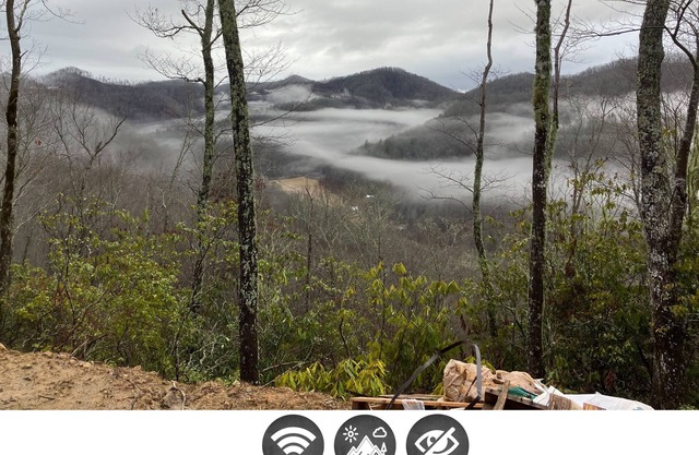 NEW LISTING! A Bears Heaven (2-Bedroom Cabin) with Mountain view by RedAwning