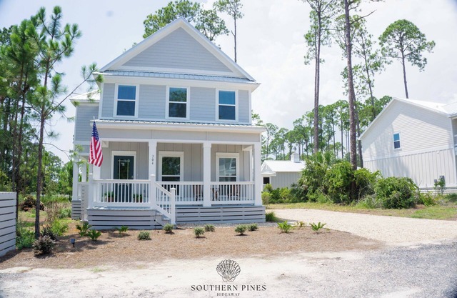 NEW LISTING! Charming 3-bedroom house with Pool/Beach Access in St. Teresa