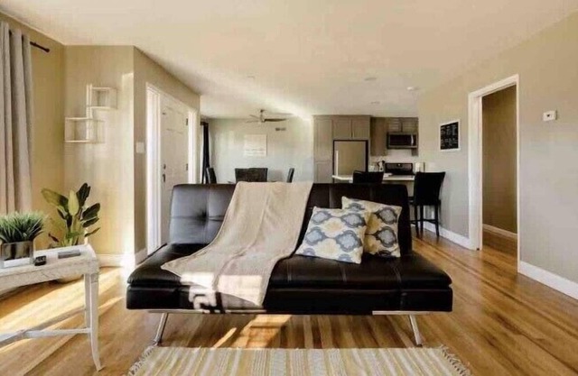 New listing, Cozy & Pet friendly 3 bedroom home in Monterey co.