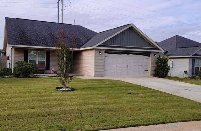 NEW LISTING - GREAT LOCATION! 3Br/2Ba