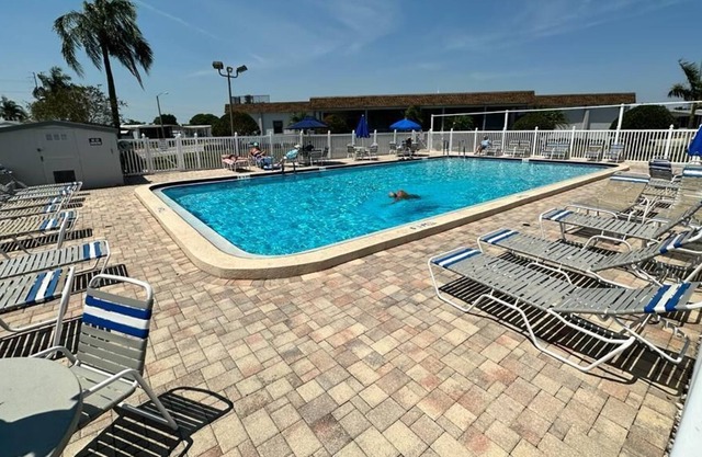 NEW LISTING-HOME/POOLS/SHUFFLE BOARD/GYM/BOCCE BALL/HORSESHOE PITS/NEAR BEACH