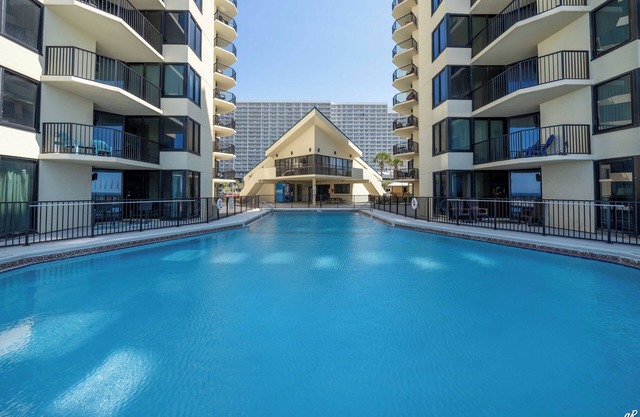 NEW LISTING SPECIAL-BEACH FRONT BALCONY VIEWS-KING BED-BEACH CHAIRS PROVIDED!