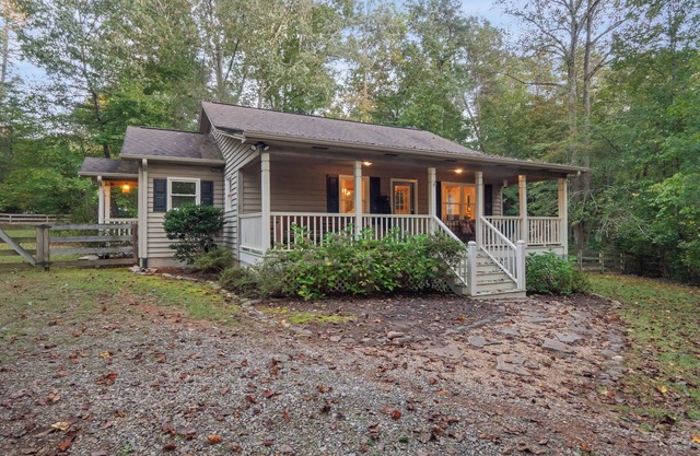 New Listing - Tate Creek Cottage in Wine Country! Fenced-In Yard for Dogs!