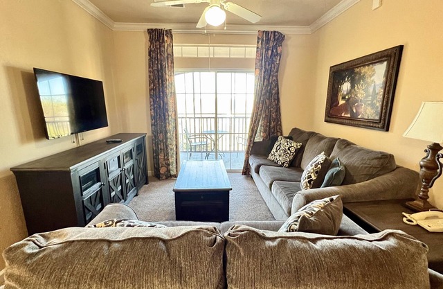 New Listing! Tuscana Resort, 11mi to Disney & 18mi to Universal - FS381873