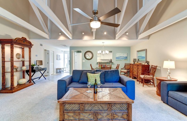 NEW LISTING*Southern Charm Villa * Beautifully Updated