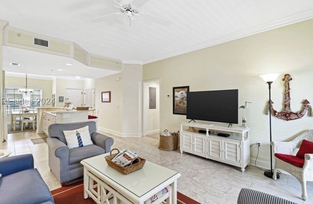 New Listing 2BR/2BA/Walk-In Shower/Sofa Bed/Sleeps 7/WiFi/Porch/Pool/Hot Tub