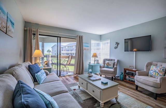 New Listing! - Pool and Ocean View - Harbor Island Beachhouse