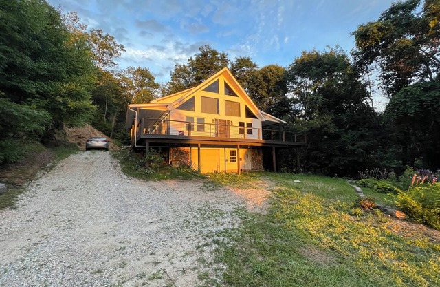 New Listing! Wander the Mtns-Off The Beaten Path Chalet- in Nantahala AC, WiFi