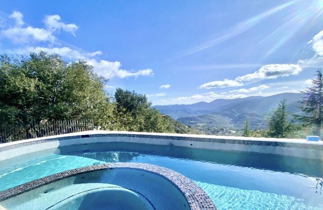 New Listing with Great Views, Swimming Pool, hot Tub & close to wine Tasting