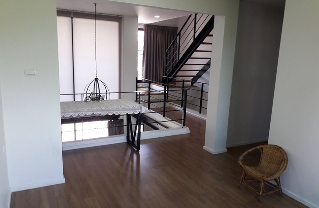 New loft modern home, the 3 storey 2 bedroom 3.5 bathroom with balcony & kitchen
