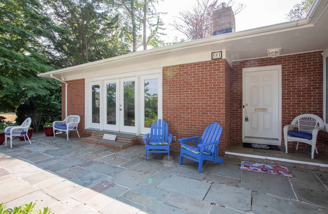 New London Beach Home w/PRIVATE BEACH