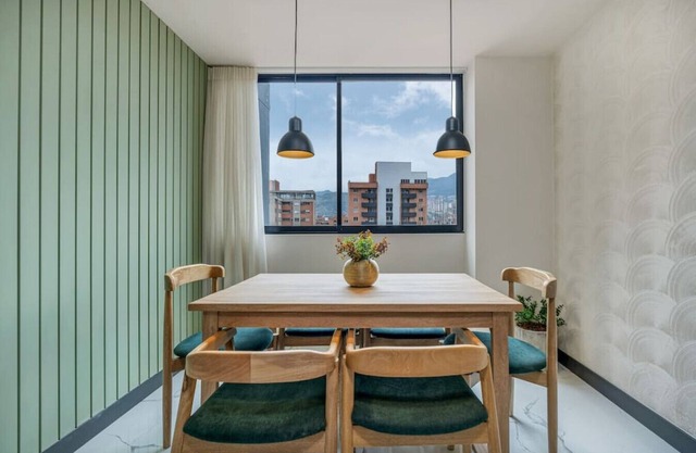 New Luxe apt in Laureles with AC and city view
