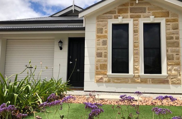 *NEW* Luxe Getaway * 2 minute walk to town centre!