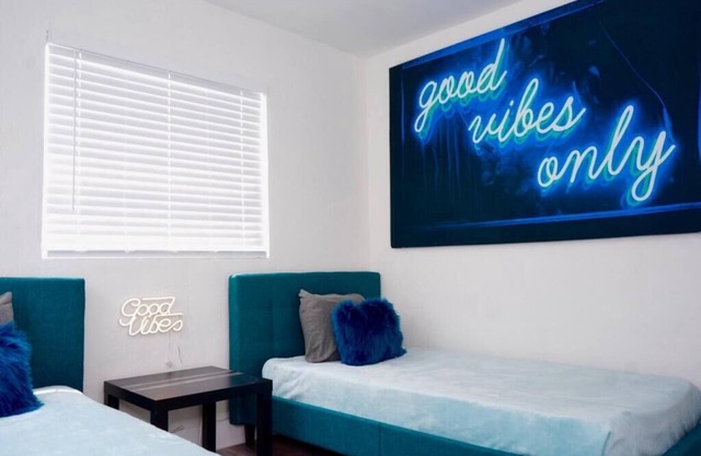 ☆NEW ☆LUXURIOUS 2BR W/IN MINS OF HOLLYWOOD BEACH