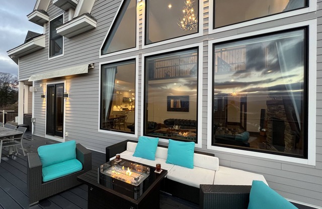 New Luxurious Mountain Paradise. Best Views! Hot Tub, AC, Waterville Estates
