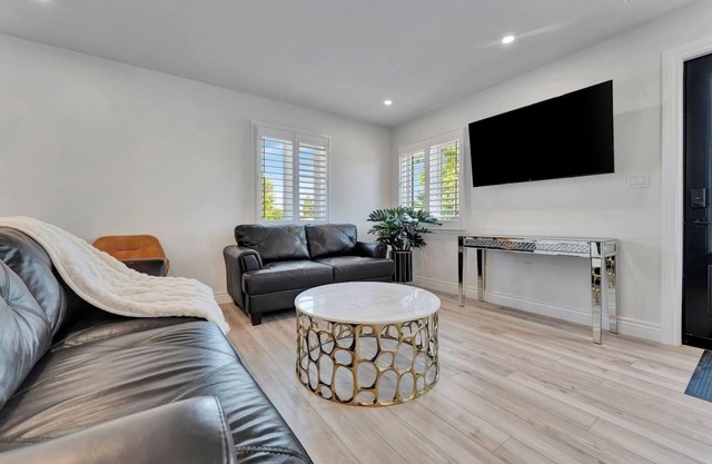 NEW! Luxury 3BR - 5 minutes to Port Dover Beach