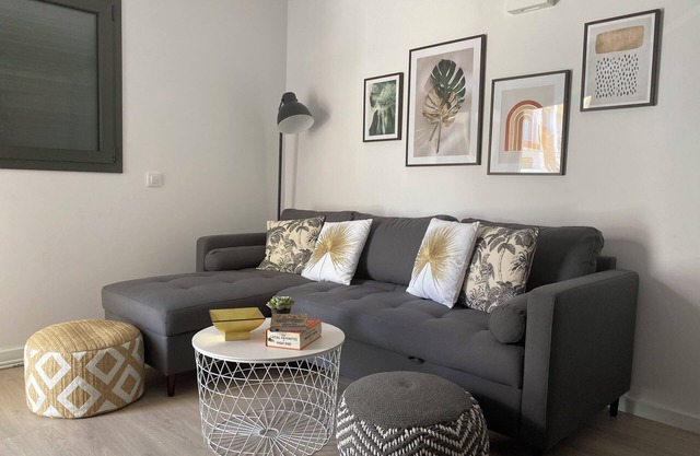 New luxury apartment w/rooftop pool in Llanca Port