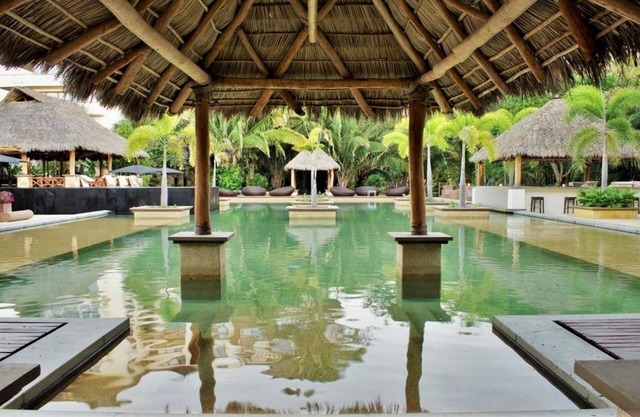 ★NEW★ LUXURY Condo with GORGEOUS Jungle & OCEAN VIEWS + Golf Course to 1min away