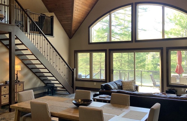 New Luxury Cottage in Muskoka that blends new finishes with a cottage feel