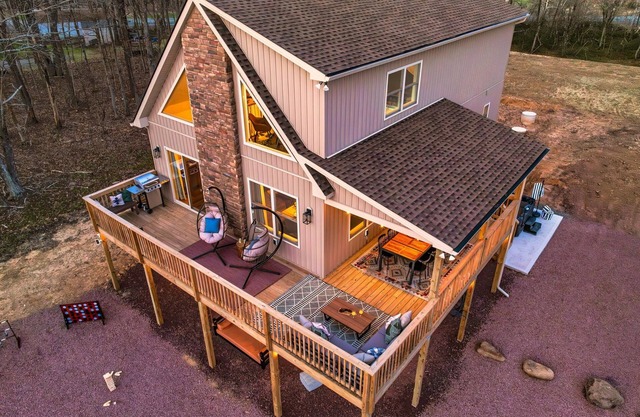 NEW - Luxury Family Retreat - Hot Tub, Game Room