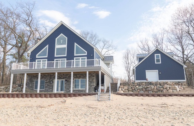 New! Luxury Lakefront Home