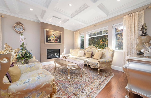 New Luxury Three Bedroom Villa near Shops and Greenway