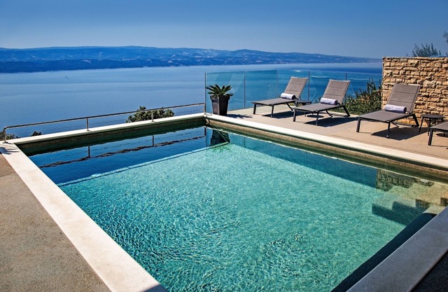 New Luxury Villa Dispet with sea views, pool, hot tub, cinema and gaming room