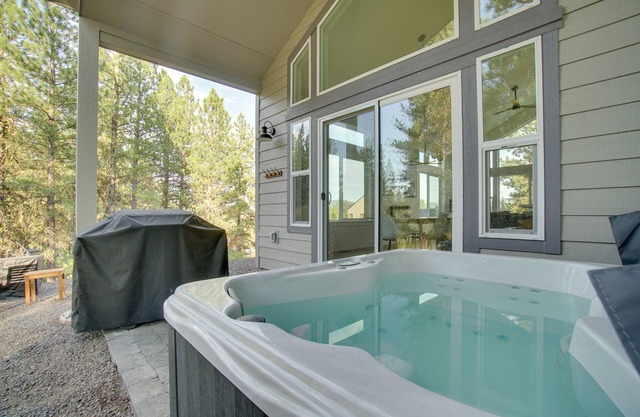 New Meadows Golf Resort Vacation Rental w/Hot Tub