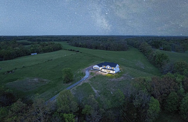 NEW! Mins to Distilleries! Hot tub, Game Room, Firepit, Luxury, 5-Acres!