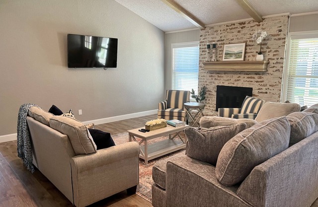 New! Minutes from TTU, LCU, medical district, & golf