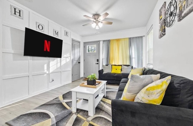 NEW! Modern Comforts w/4Beds, 3BR Sleeps 8