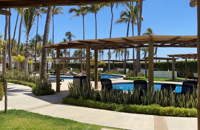 New Modern Decor Apartment Near Ocean