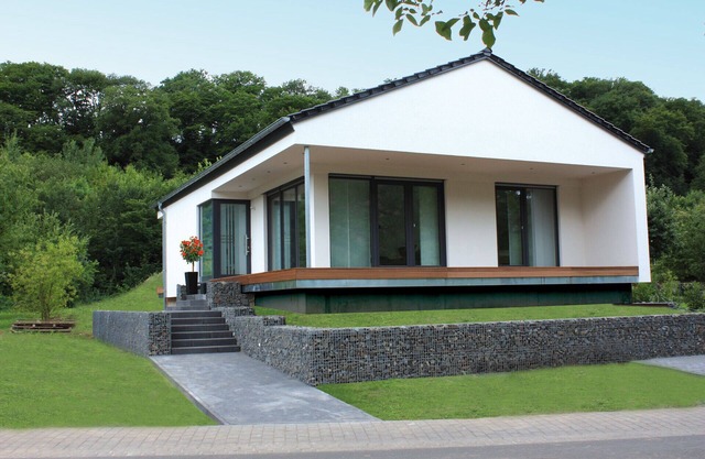 NEW Modern holiday home right on the Moselle, panoramic views, 2 terraces, garden