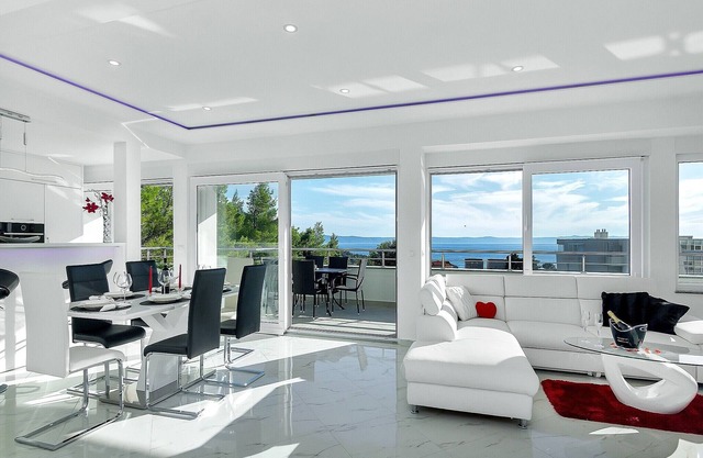 NEW! Modern penthouse with terrace sea view, 3 bedrooms, sleeps for 6-free WiFi