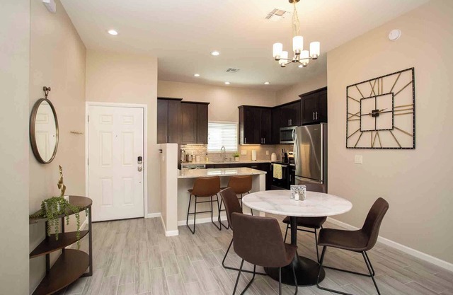 NEW Modern Retreat - In Luxury & Close To It All!
