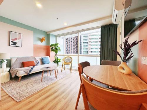 New & Modern Stylish 2BR vs Aircon in the City Next to Albert Park
