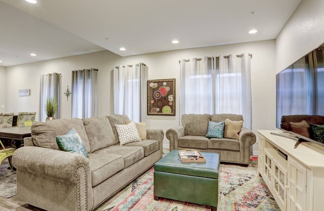 *New* Modern Townhome w/Rooftop Deck