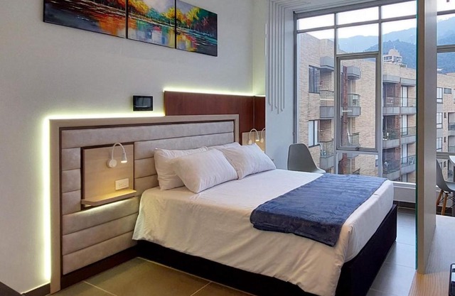 New modern & warm suite overlooking the mountains