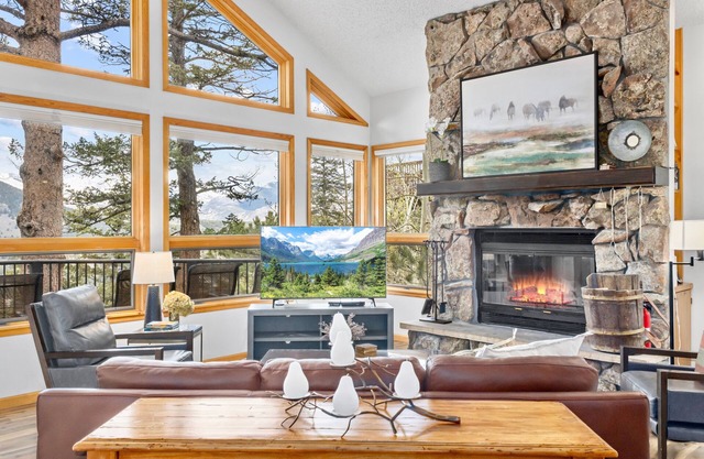 NEW! Montane Luxury Vacation Rental at Windcliff