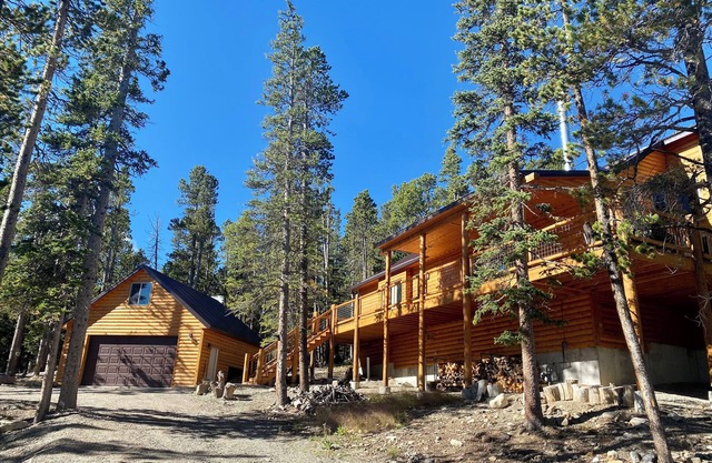 New! Mountain Cabin w/Fireplace and Large Deck, 25 Miles to Breckenridge - Tranquility Inn
