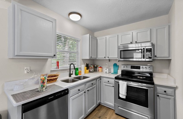 ★NEW★N. Jax Home| Mins to ✈︎ | 4 Bed | EZ Check-In