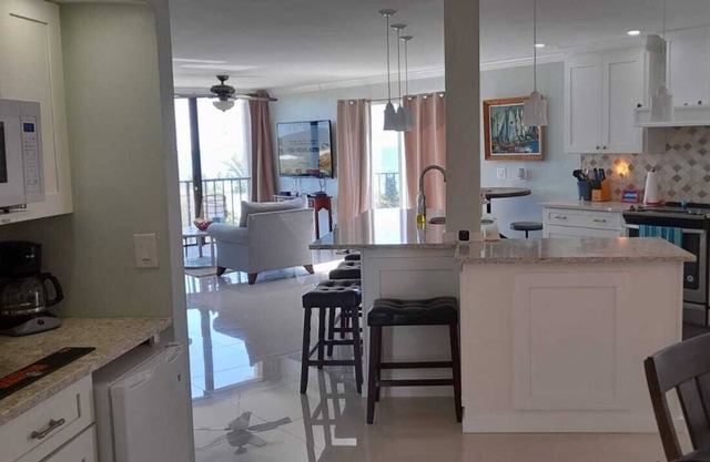 NEW 🌴😎😁 OCEAN🏖️FRONT 😁😎🌴4 Bedroom PENTHOUSE w/ large Private Roof Terrace